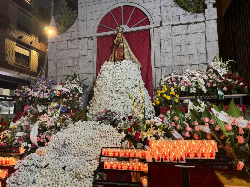 Feria y Fiestas de la Virgen de San Lorenzo altar de la Virgen de San Lorenzo